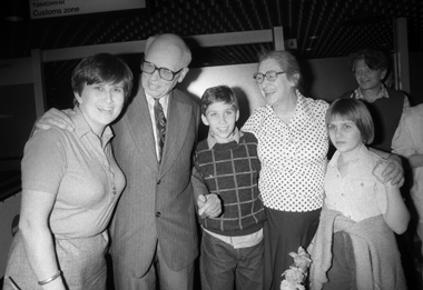 Андрей Сахаров с Еленой Боннэр, её дочерью и внуками