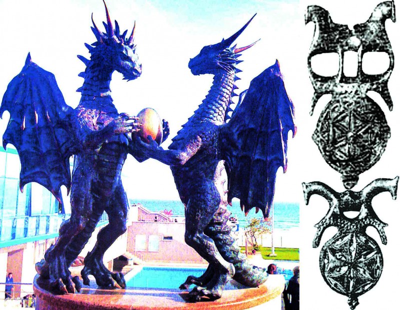 Памятник змею Велесу и ужихе бабе Яге в Варне, расположенной на Оси Мира. Справа то же на русских наличниках