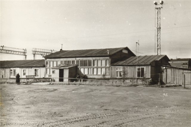Первый временный железнодорожный вокзал Ноябрьска.